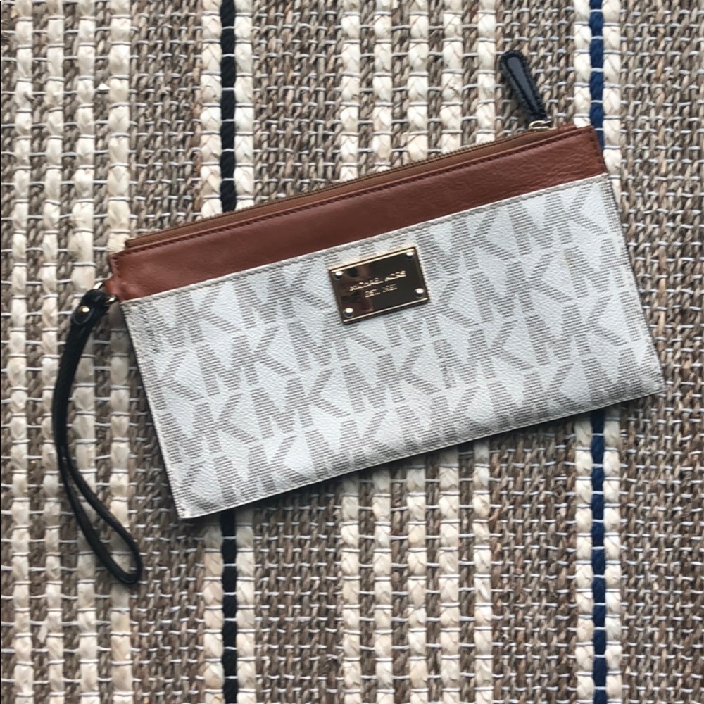 Michael Kors Large wristlet